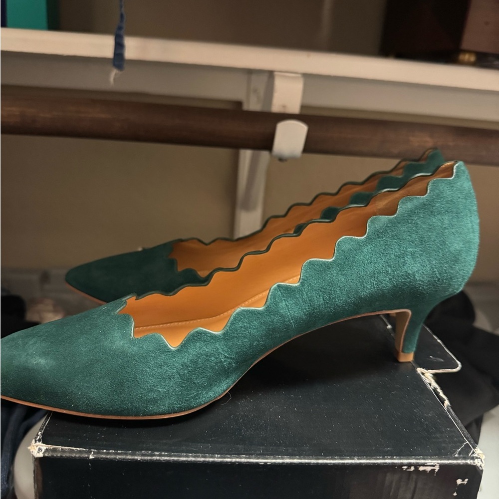 J. Crew Green Suede Kitten Heel W SZ 7 in great condition w/box
